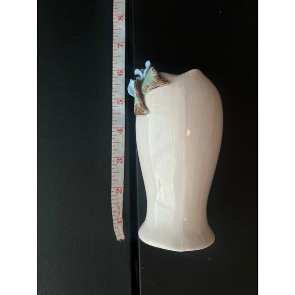 VINTAGE ANTIQUE PORCELIAN LITTLE BUD FLOWER VASE PINK WITH 3D BLUE FLOWER - Picture 9 of 9